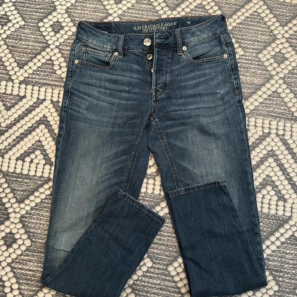 EUC AE Tom Girl Botton fly jeans. Size 2 regular.